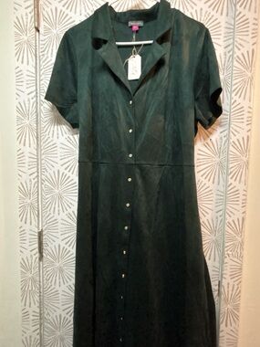 Classic Dark Green Velvet Button-Front Women's Dress